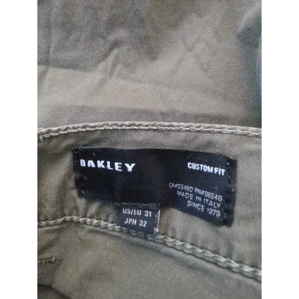 Oakley‎ Men's Khaki/Gray Custom Fit Pants Size 31. SLIM FIT